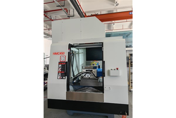 數控(kòng)加工中(zhōng)心主軸(zhou)中心出(chu)水有什(shí)麽優勢(shi)特點？   