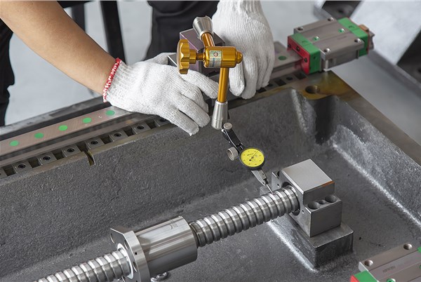 cnc加工中心(xin)新機的調(diao)試方法